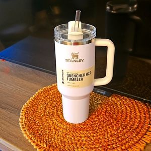 Stanley Flowstate Quencher 40 oz